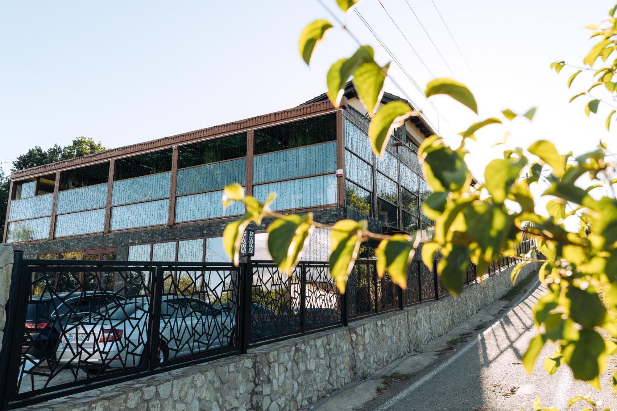 L'Invidia Hotel Novaci-Străini Kültér fotó